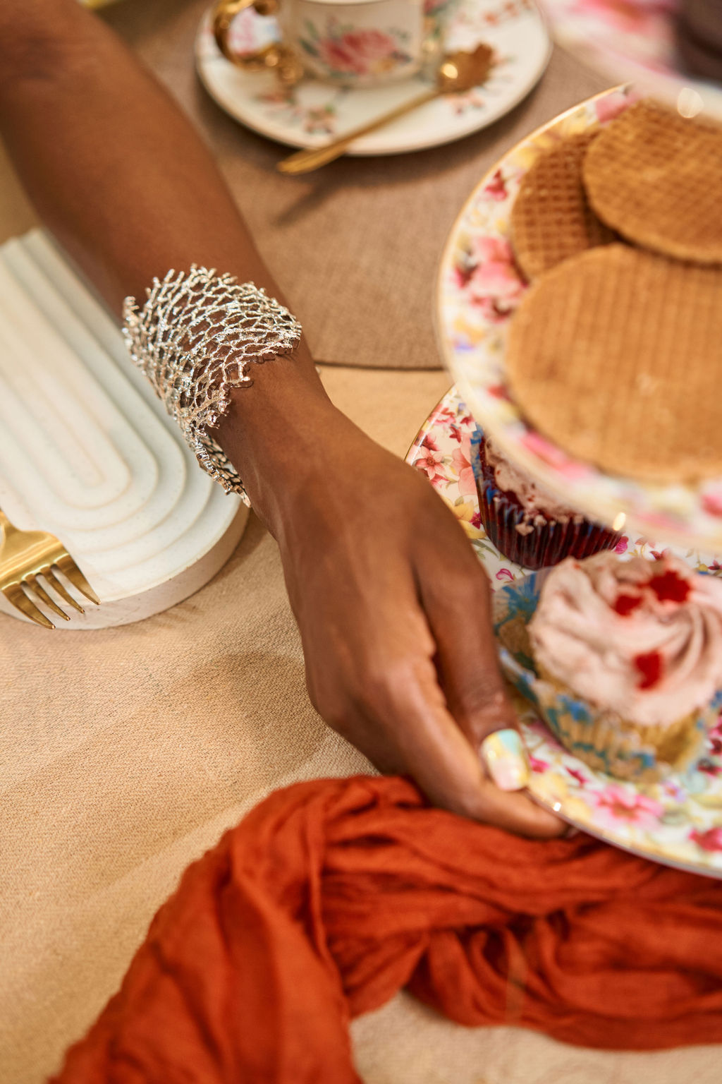 AYABA Leaf Cuff - Image 2